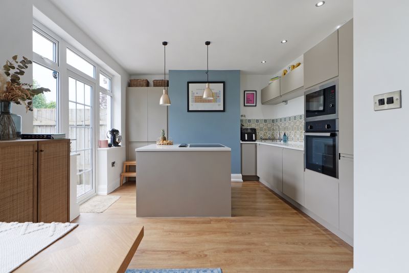 Furniss Avenue Dore